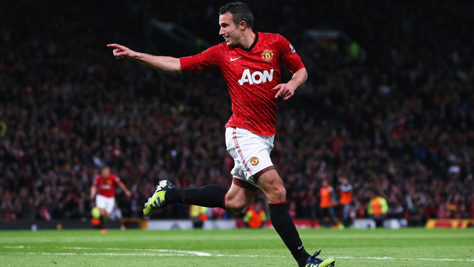 “腰旗橄榄球：东部新区赛场引发极限运动热潮”