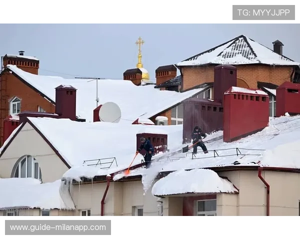 _都市雪地运动：白雪覆盖的激情盛宴_，雪地cs