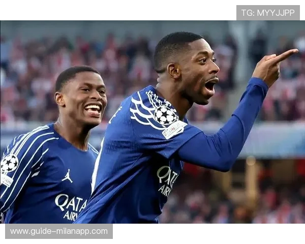 巴黎禁区外围快速连续传递形成空档由登贝莱完成攻门